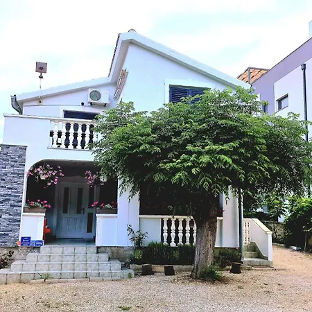 Apartment Vesna Vir